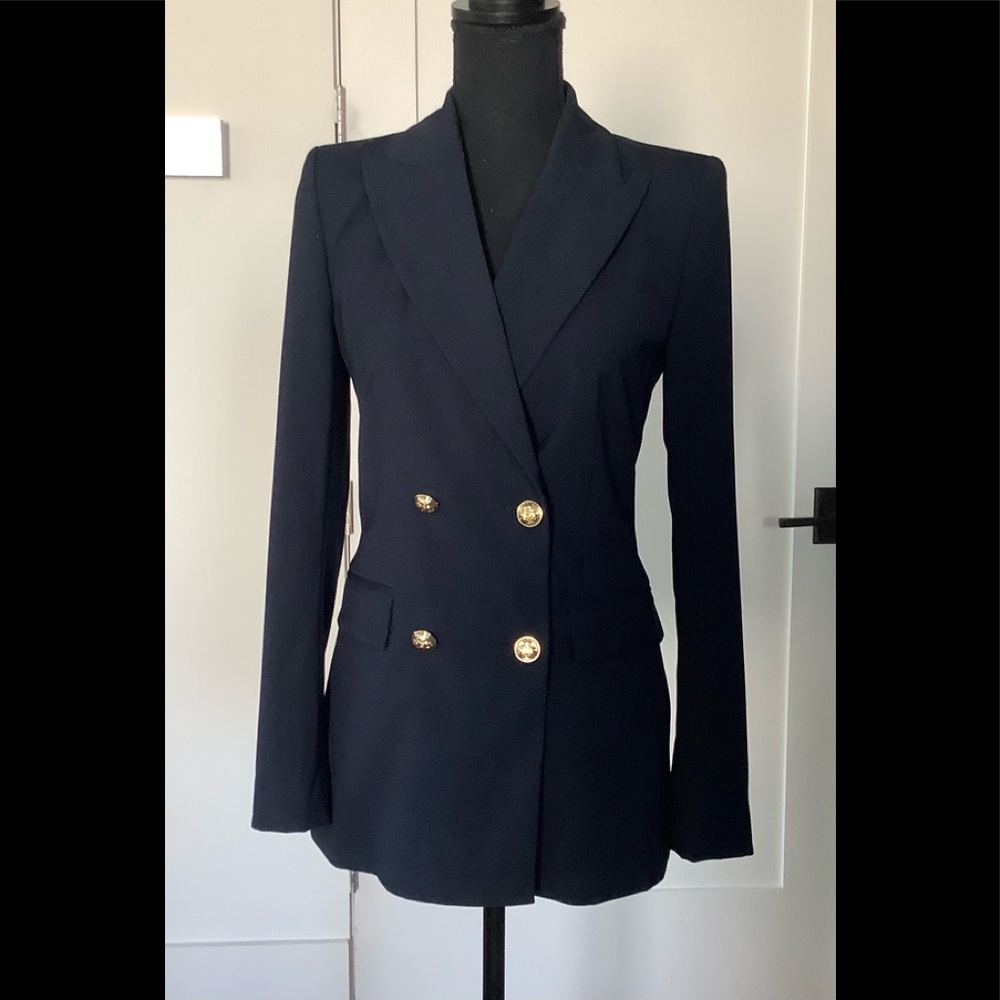 Zara blazer for woman color dark blue it’s in good condition.